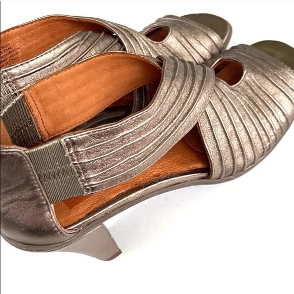 LIKE new Gentle Souls / Kenneth Cole leather heels - Picture 3 of 8